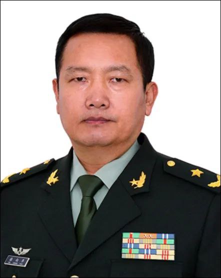 » 4、火箭军等军种罢免9名军人代表 包括两任火箭军司令员新华社12月29日电 全国人民代表大会常务委员会公告中央军委联合参谋部军人代表大会决定罢免张振中的第十四届全国人民代表大会代表职务