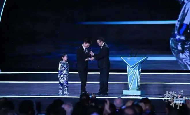 » 9. 海漄小说《时空画师》获得雨果奖10月21日晚，世界科幻领域的国际最高奖项之一“2023雨果奖”在2023成都世界科幻大会上揭晓，中国科幻作家海漄凭借小说《时空画师》获得最佳短中篇小说奖