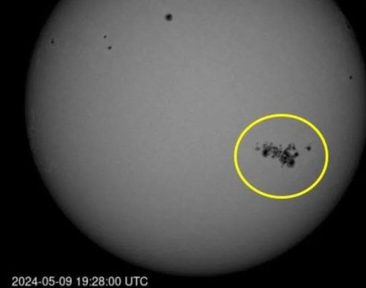 » 4、10-12日 太阳对地磁场制造最高级冲击美国国家海洋和大气管理局10日发布极强地磁暴（G5级）预警，太阳日冕物质抛射引起的地磁暴对地球的影响将从10日持续至12日