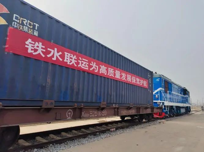 » 1. 去年社会物流总费用与GDP的比率降至14.1% 历史最低点记者5日从国家发展改革委获悉，随着一系列举措发力显效，我国社会物流成本呈稳步下降态势