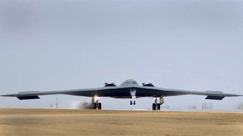 » 3、王毅：美国悍然轰炸一个主权国家的核设施，开创了恶劣先例当地时间7月4日，中共中央政治局委员、外交部长王毅在巴黎同法国外长巴罗共同会见记者时被问及对伊朗核问题和当前中东局势的看法，他表示，近期以色列和伊朗发生的军事冲突不应重演，战争解决不了伊朗核问题