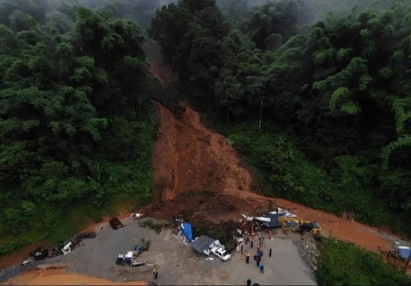 » 12. 云南德宏发生山体滑坡：3人受困，其中2人遇难8月8日6时44分，云南省德宏州消防救援支队指挥中心接到群众报警称：芒市镇松树寨村委会勐目村松园脚发生山体滑坡，造成3人被困