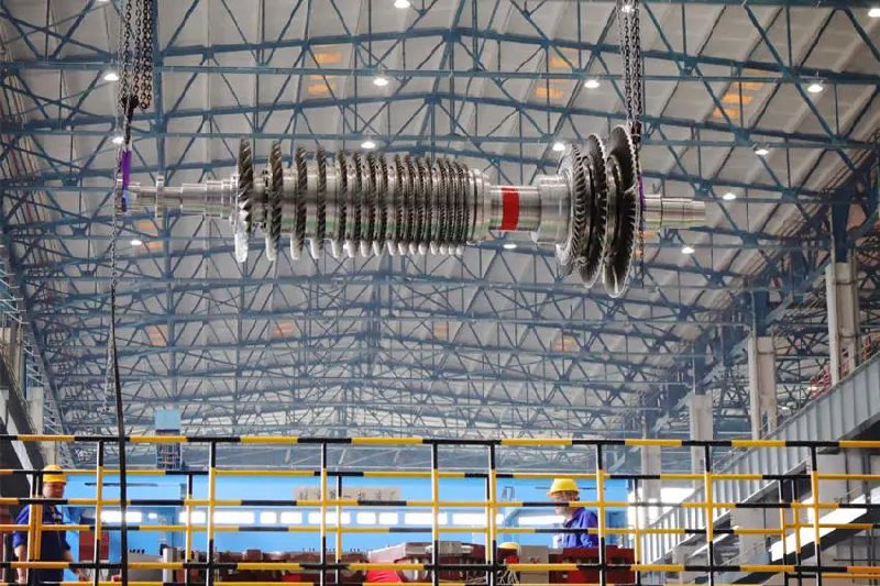 » 7. 自主研制15兆瓦重型燃气轮机下线7月4日，国内首台自主研制15兆瓦重型燃气轮机在东方电气集团东方汽轮机有限公司（以下简称“东方汽轮机”）正式下线