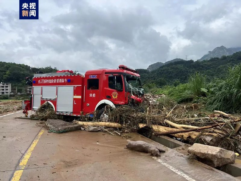 » 10. 福州永泰县一消防车被洪水冲走，6人获救1人殉职2人搜救中福建省福州市永泰县防汛抗旱指挥部消息：9月5日4时15分许，福州市永泰县消防大队一辆消防车出勤救援途中，在塘前乡赤鲤村被洪水冲走，车载9人