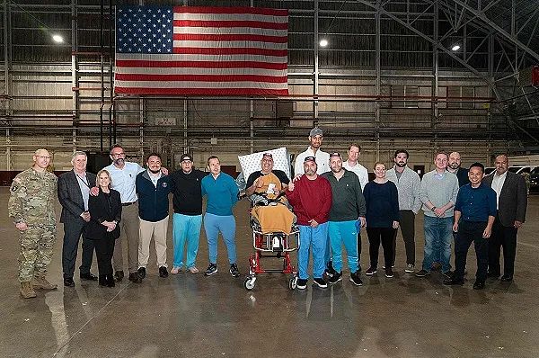 » 16. 美国和委内瑞拉互换囚犯美国和委内瑞拉关系有所缓和，双方在加强合作的基础上又完成了互换囚犯的协议