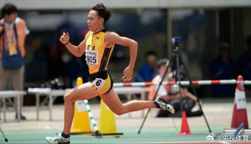 » 11、日本16岁少年100米跑进10秒日本全国中学生田径运动会上，2009年出生的清水空跳跑出10.00秒（+1.7m/s）的佳绩，打破世界U18最好成绩