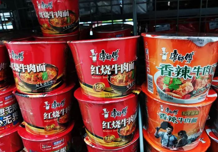 » 3. 康师傅方便面涨价 进价涨4毛西南地区一位康师傅方便面代理商王先生5月16日告诉红星资本局，5月初他们就被厂家通知方便面产品将全线涨价，“好像是因为蔬菜包升级了”