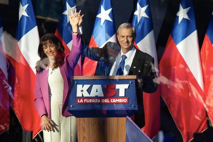 » 9、极右翼候选人卡斯特当选智利总统当地时间12月14日，智利总统选举第二轮投票举行，初步统计结果显示，极右翼政党智利共和党总统候选人何塞·安东尼奥·卡斯特胜选，当选新一届总统