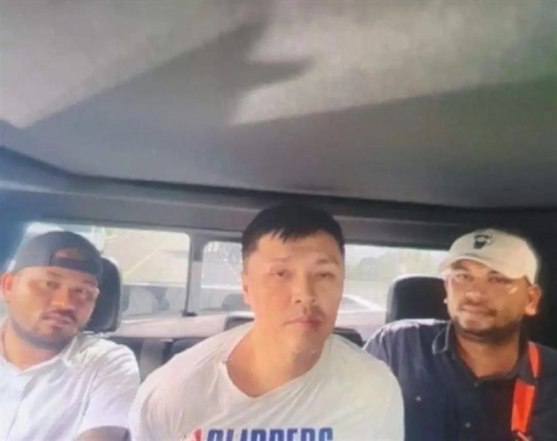 » 11. 柬埔寨再次抓捕台湾毒枭 曾雇美国黑帮暴力脱逃发生于柬埔寨暹粒的一起医院“劫囚”事件，22日有了最新进展