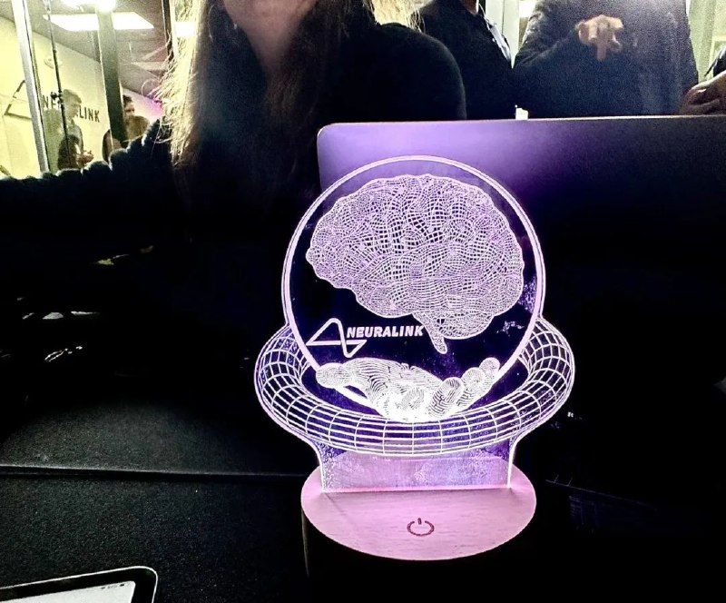 » 5. 马斯克宣布盲视技术完成猴子实验 盲人能看见埃隆・马斯克近日公布了 Neuralink 的下一代产品 ——Blindsight（意为“盲视”）