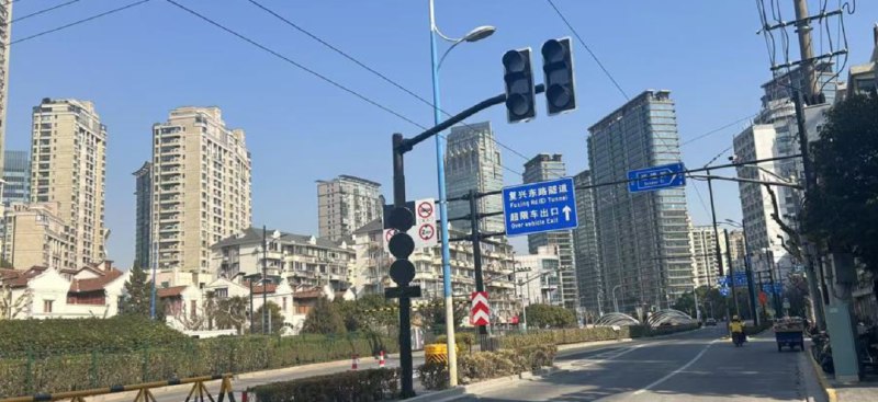 » 4. 上海启用第一条可通电动自行车的越江隧道从今晚（2月16日）开始，上海复兴东路隧道上层经过改造，将在每天23时至次日5时，专门开放给电动自行车通行