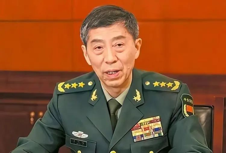 » 2. 两任国防部长倒台 开除党籍 其中一人出身火箭军央视6月27日消息，当天，中共中央政治局会议审议并通过中央军委《关于李尚福问题审查结果和处理意见的报告》，决定给予李尚福开除党籍处分，终止其党的二十大代表资格