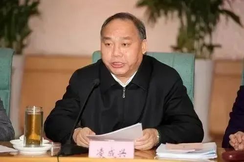 » 3. 退休5年后，国家烟草专卖局原局长凌成兴被查国家烟草专卖局原党组书记、局长凌成兴涉嫌严重违纪违法，目前正接受中央纪委国家监委纪律审查和监察调查