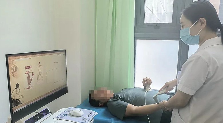 » 1. 新华社总结中医药综合改革示范区经验：中医CT提高效率新华社北京1月18日电　题：让看中医告别难、慢、烦——来自国家中医药综合改革示范区的观察