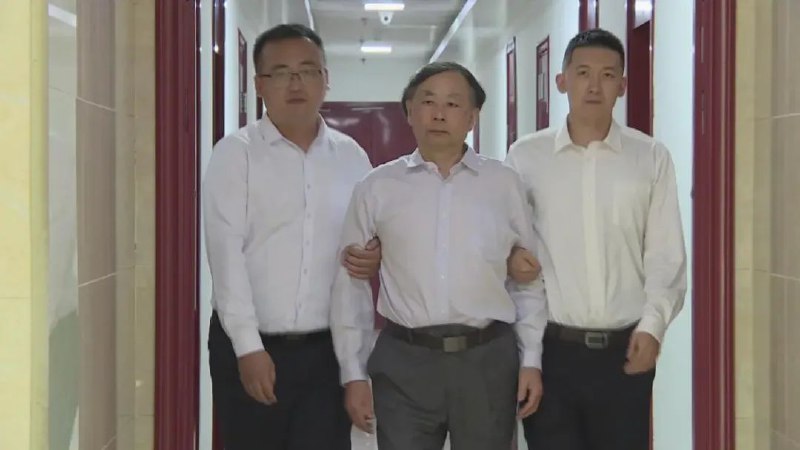 » 10. 国投电力公司原党委书记郭启刚回国投案 2019年外逃近日，在中央反腐败协调小组国际追逃追赃工作办公室统筹协调下，经山西省追逃办和国家开发投资集团有限公司纪检监察组、大同市监委扎实工作，外逃职务犯罪嫌疑人郭启刚回国投案