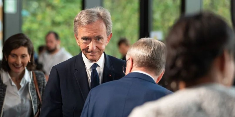 » 11. 法国检方调查LVMH董事长 涉嫌与俄罗斯商人洗钱交易法国检察官正在调查法国亿万富翁、LVMH集团董事长伯纳德·阿尔诺和一名俄罗斯商人之间可能存在的洗钱交易