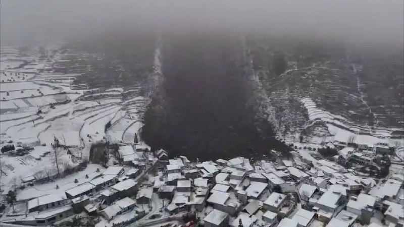 » 3. 云南昭通山体滑坡 至少47人被埋 more…1月22日5时51分，云南省昭通市镇雄县塘房镇凉水村合兴、和平两个村民小组发生山体滑坡事件，据初步核实，18户47人被埋