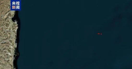 » 8、3艘船在霍尔木兹海峡附近海域起火 原因不明当地时间17日，3艘船只在霍尔木兹海峡附近的阿曼湾海域起火