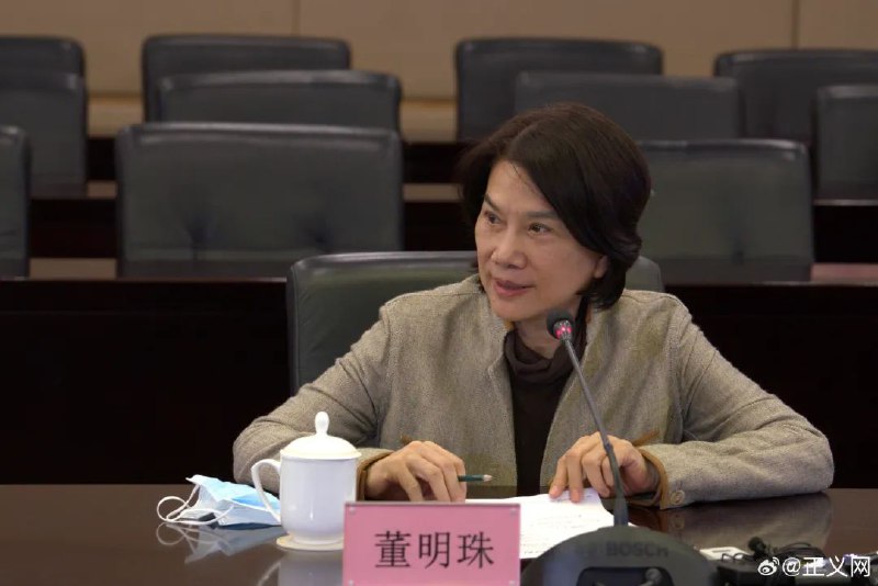 » 11. 董明珠代表：建议严厉打击造黄谣等网暴行为3月4日消息，全国人大代表、格力电器董事长兼总裁董明珠接受《检察日报》记者采访时表示，网络诽谤，特别是针对女性“造黄谣”等行为，是有些人将揣测臆想的内容通过网络进行宣泄，这种行为破坏了网络环境，是一种负能量的传递