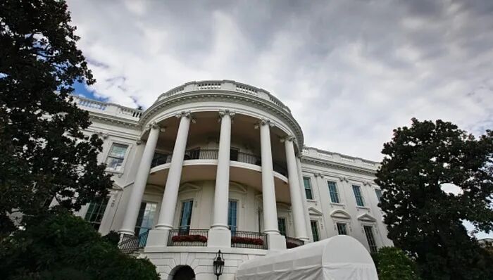 » 4、特朗普再次用行政令宣布加征10%全球进口关税，另有豁免范围美国最高法院裁决政府大规模关税政策违法后，美国总统特朗普宣布已签署行政令，加征10%全球进口关税