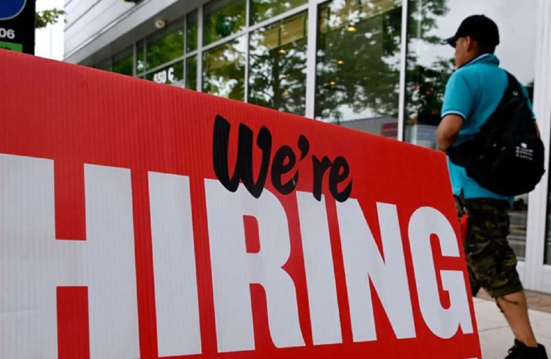 » 11、美国年度新增就业大幅下修91.1万本月降息预期获支撑9月9日，美国劳工统计局发布的就业数据修正报告显示，在2025年3月之前的一年内，美国增加的非农就业岗位比原本的数据下修了91.1万个，这是史上最大幅度的向下修正