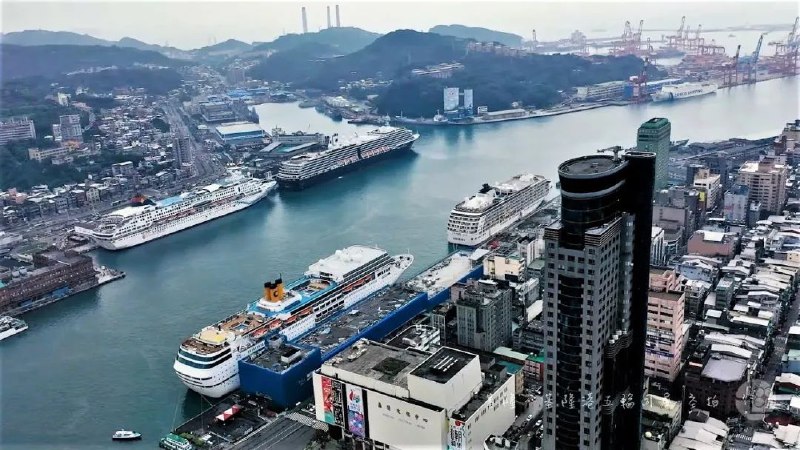 » 1、 台湾2024年从大陆获得1425.93亿美元顺差在1月15日的国台办新闻发布会上，国台办发言人陈斌华公布了海关总署的统计数据：2024年，两岸贸易总额为2929.71亿美元，其中大陆对台出口751.89亿美元，自台进口2177.82亿美元