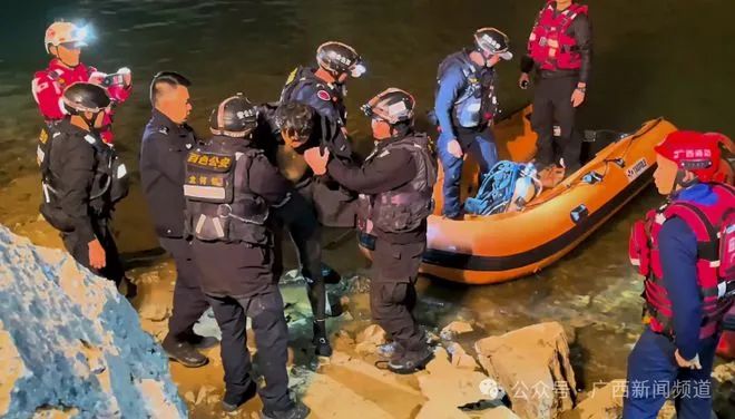 » 10. 国内首例洞穴潜水救援成功 历经69小时百色的溶洞资源十分丰富，吸引不少科考人员前来探索