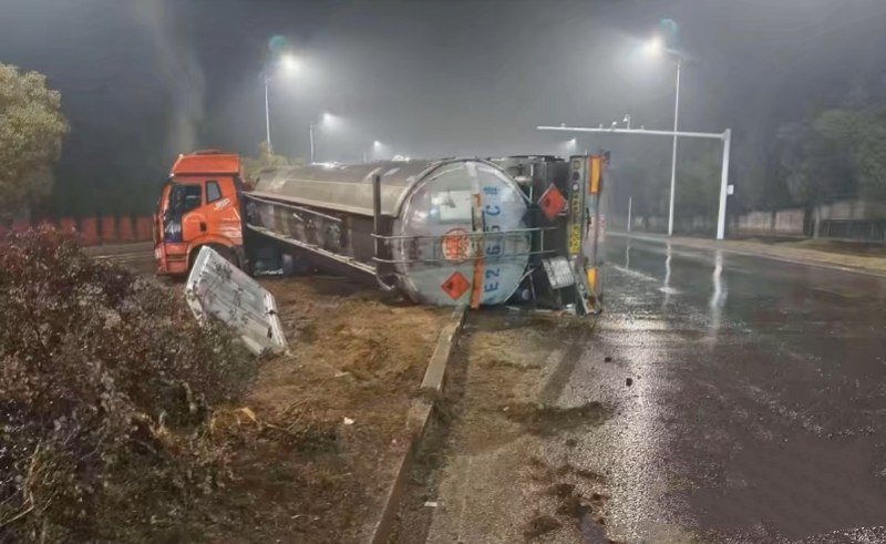 » 3. 永州零陵区通报粗苯泄漏事故：水质断面全线持续稳定达标，终止应急响应1月31日4时40分，车牌为陕E·F5115的过境罐车在零陵区发生侧翻，造成车内装载的33.5吨粗苯部分泄漏