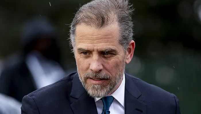 » 1. 拜登儿子与司法部达成认罪协议，为拜登连任扫除障碍周二公布的一份法庭文件显示，美国总统拜登的儿子亨特就两项故意不缴纳联邦所得税的指控与司法部达成认罪协议