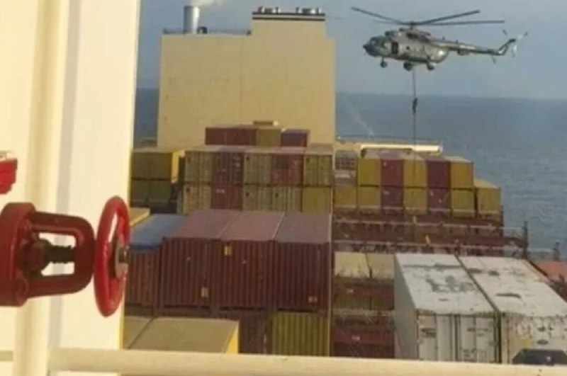 » 6. 伊朗直升机占领一艘货轮 以色列公司经营 前往印度当地时间4月13日，“一艘船在阿联酋富查伊拉东北50海里处被‘地区当局’扣押”