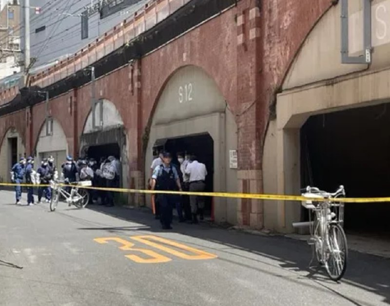 » 7、2名台湾人在东京街头被抢劫  5名袭击者已被警方逮捕当地时间7月31日，2名中国台湾男子在东京都千代田区神田车站附近的街上行走时，突然被多名袭击者用铁棍殴打致重伤