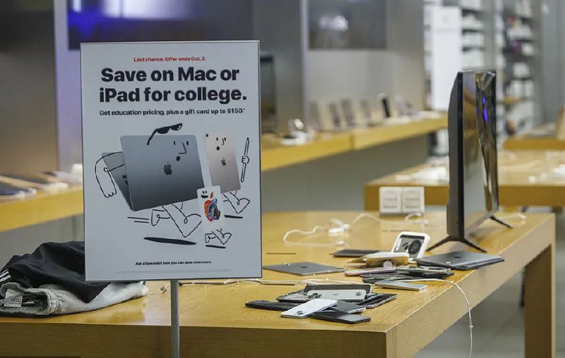 » 10.  美国费城发生骚乱，苹果门店被抢走所有展示手机海外网9月28日消息，当地时间26日晚间，美国费城发生全市范围的打砸抢狂潮，截至目前，已有52人被捕