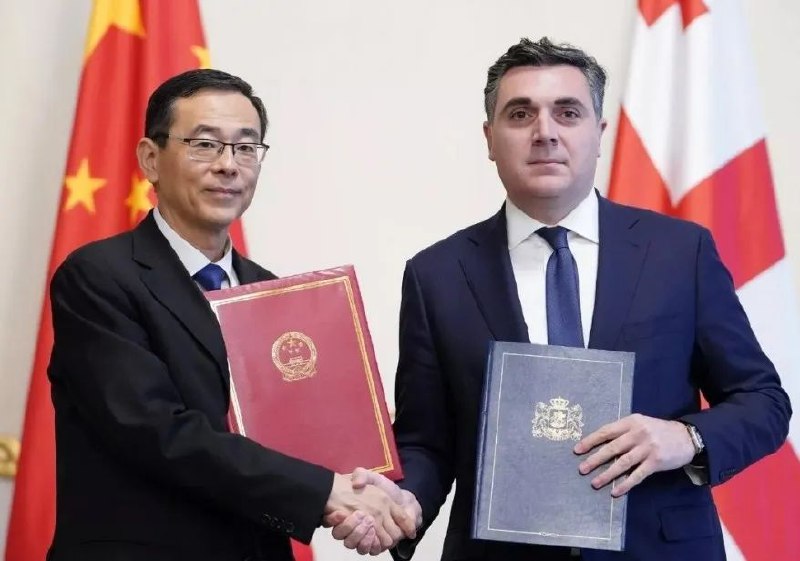 » 11. 中国与格鲁吉亚互免签证中国驻格鲁吉亚大使周谦与格鲁吉亚外交部长10日在第比利斯共同签署了中格关于互免持普通护照人员签证的协定