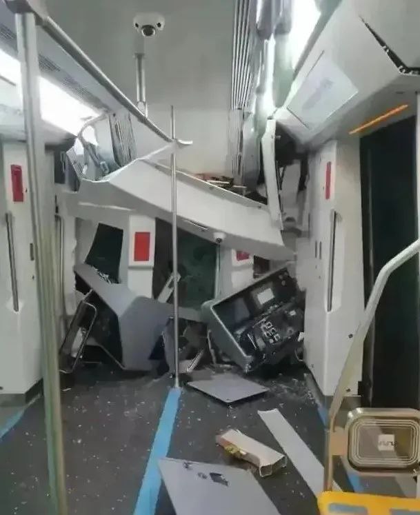 » 4、西安地铁新线路试车追尾4月20日下午，西安中车长客轨道车辆有限公司就“列车试验事故”发布通报：2024年4月18日23时50分，我公司在西安地铁10号线（在建未开通）试验线路执行车辆型式试验时，因现场试验人员处置不当等原因导致车辆追尾，造成车辆局部受损，目前事故原因正在调查分析中