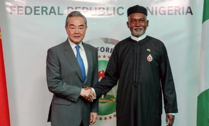 » 4、 中国将向非洲提供10亿人民币无偿军事援助1月9日，王毅在阿布贾同尼日利亚外长图加尔共同会见记者