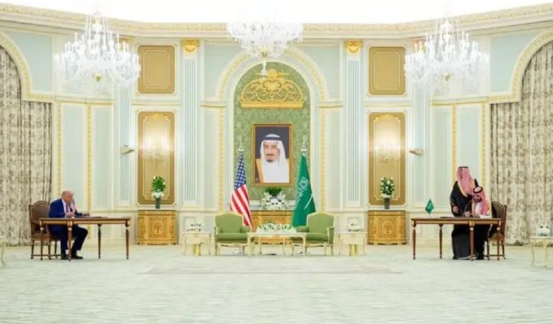 » 7、美国和沙特阿拉伯当天签署1420亿美元军火合同 号称“史上最大军售协议”声明说，美国与沙特签署的这项协议为“史上最大军售协议”，该协议是沙特同意向美投资6000亿美元一揽子协议的一部分