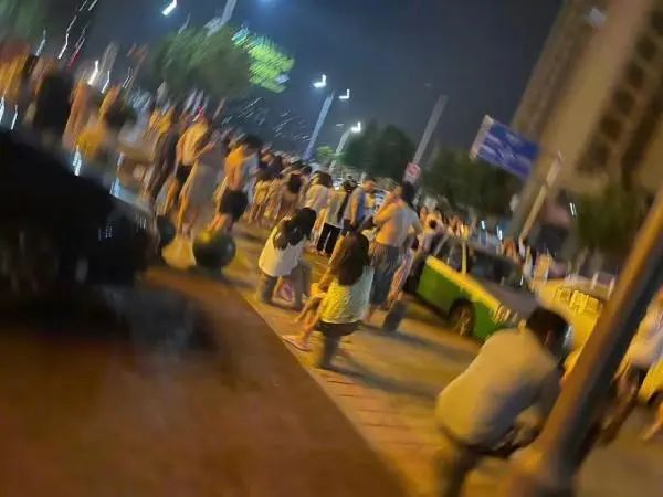 » 8. 山东平原县发生山东十年来最大地震，5个半小时59次余震据中国地震台网正式测定：08月06日02时33分在山东德州市平原县（北纬37.16度，东经116.34度）发生5.5级地震，震源深度10千米