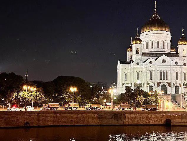 » 8. 瓦格纳雇佣兵宣布清理政府，从前线向莫斯科方向进攻 more…当地时间23日，俄罗斯瓦格纳雇佣兵公司负责人普里戈任称，瓦格纳部队已经越过乌克兰边境，并进入与乌克兰接壤的俄罗斯南部边境罗斯托夫