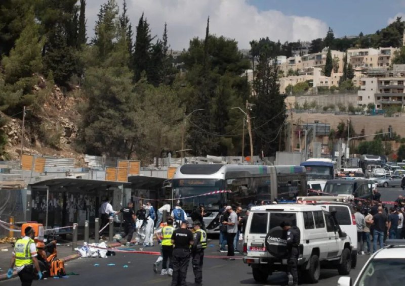 » 6、2名枪手在耶路撒冷公交车开枪  至少杀死2人新华社耶路撒冷9月8日电（记者路一凡 王卓伦）耶路撒冷一处路口8日发生枪击事件