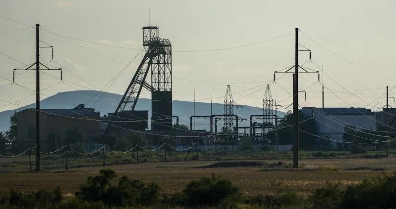 » 13. 哈萨克斯坦矿井爆炸事故遇难人数升至21人28日，据哈萨克斯坦媒体报道，该国科斯坚科矿井甲烷气体爆炸事故遇难人数已增至21人