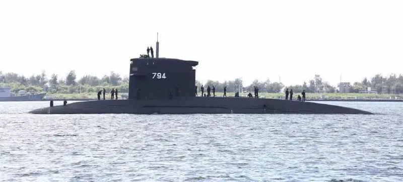 » 9、台海军一潜艇执行任务期间6人落水 其中3人失踪台湾海军舰队指挥部今日表示，所辖256战队海虎潜艇午间执行任务期间装备脱落，实施浮航固定时，因瞬间涌浪过大，造成陈姓少校等6名官兵不慎落水，该舰即实施人员救生及紧急处置