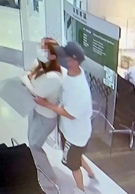 » 5、香港恒生银行被打劫，劫匪持30厘米刀，挟制女职员劫走38万港币据南方都市报报道，昨天（6月2日），香港恒生银行沙田第一城分行发生持刀抢劫案