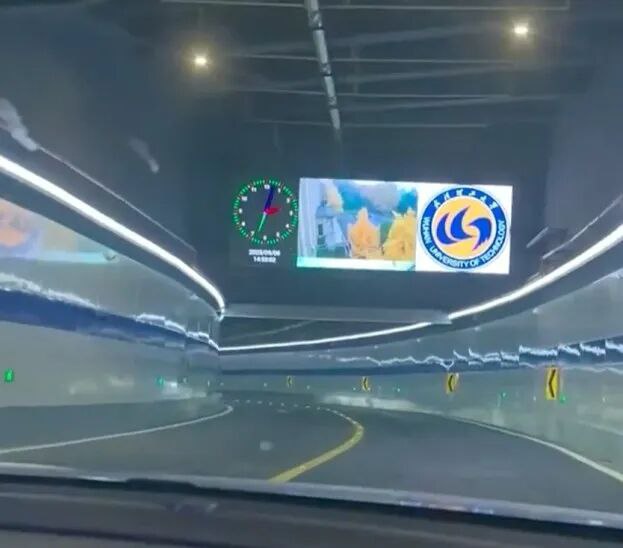» 6、武汉理工连接两校区隧道启用学生盼能走电动自行车，校方：将修天桥近日，武汉理工大学连通两校区的西院地下通道启用，有学生反映跨校区仍需穿行校外马路，盼隧道允许电动自行车通行
