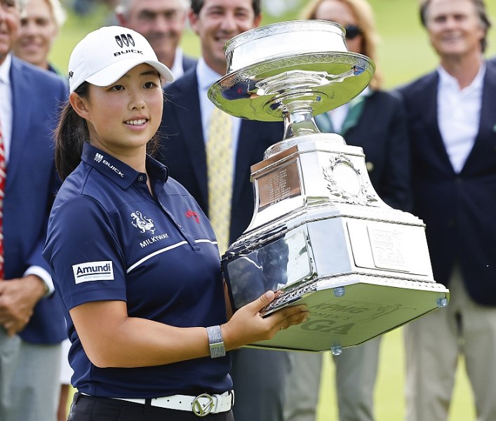 » 14. 20岁上海姑娘殷若宁拿下高尔夫大满贯26日清晨，当20岁的上海姑娘殷若宁来到巴特斯罗高尔夫俱乐部第18洞果岭时，面对的是一记10英尺的小鸟推机会