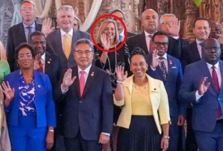 » 1. 古巴与韩国建交当地时间14日晚，据韩联社消息，韩国同古巴建立外交关系，两国常驻联合国代表部当天在美国纽约互换建交文书