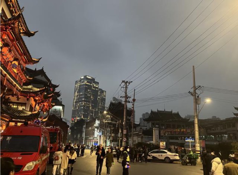 » 1. 荒废十年  神秘买家12.09亿收购上海城隍庙广场荒废近十年，经历三次易主、两次流拍的上海城隍庙广场，终于迎来新的接盘方