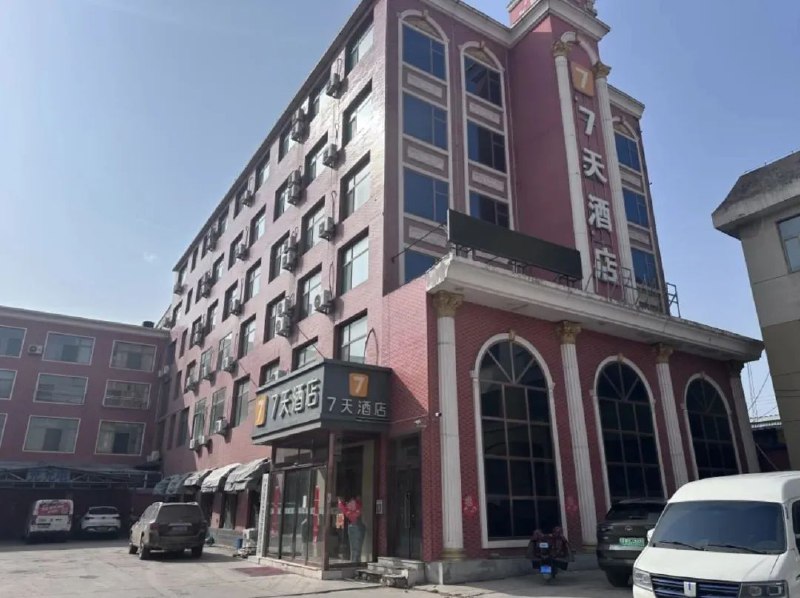 » 5、太原一酒店所有消防喷淋头未联通管道 消防栓连自来水管酒店里所有房间的消防喷淋头都是摆设，喷淋头没有连接任何消防管道，火灾发生时这些喷淋头将起不到任何喷水灭火作用