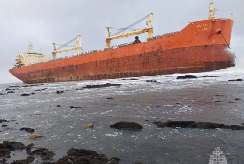 » 6、 中国货船遇强风暴 在俄萨哈林岛附近搁浅据中国驻符拉迪沃斯托克总领事馆10日消息，中国货船“安洋-2”号9日凌晨遭遇强风暴后在俄罗斯萨哈林岛涅韦尔斯克港附近海域搁浅