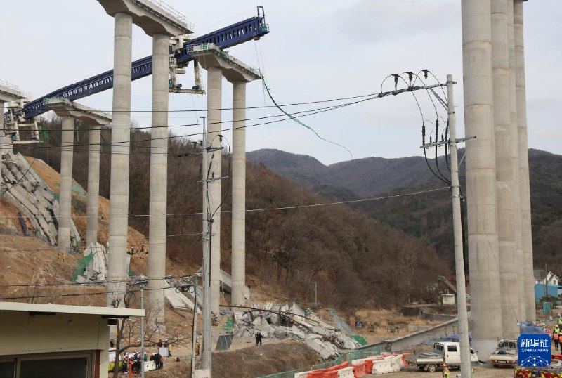 » 5. 两名中国人在韩国在建桥梁坍塌事故中遇难据韩国媒体报道，发生事故的桥梁位于京畿道安城市和忠清南道天安市交界处附近