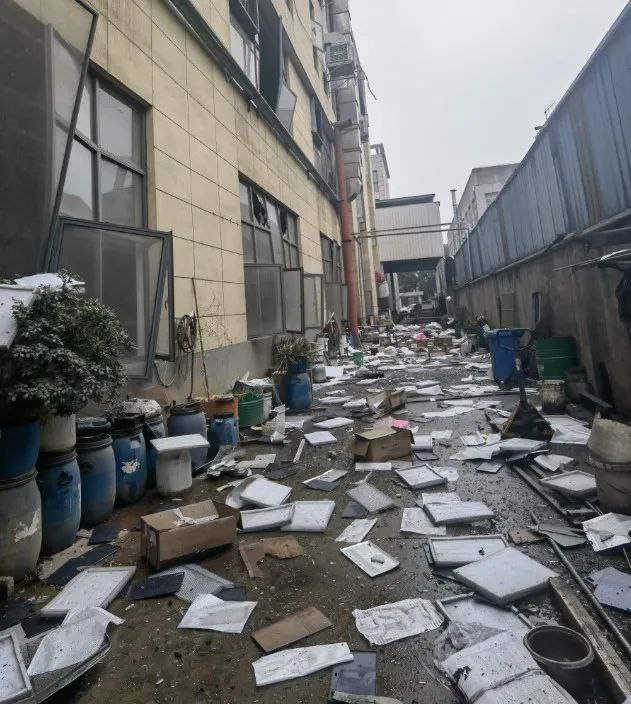 » 5、江苏武进工厂粉尘爆炸 8死8伤1月20日3时38分，位于武进区南夏墅街道的常州燊荣金属科技有限公司生产车间发生粉尘爆炸，共造成8人死亡、8人轻伤